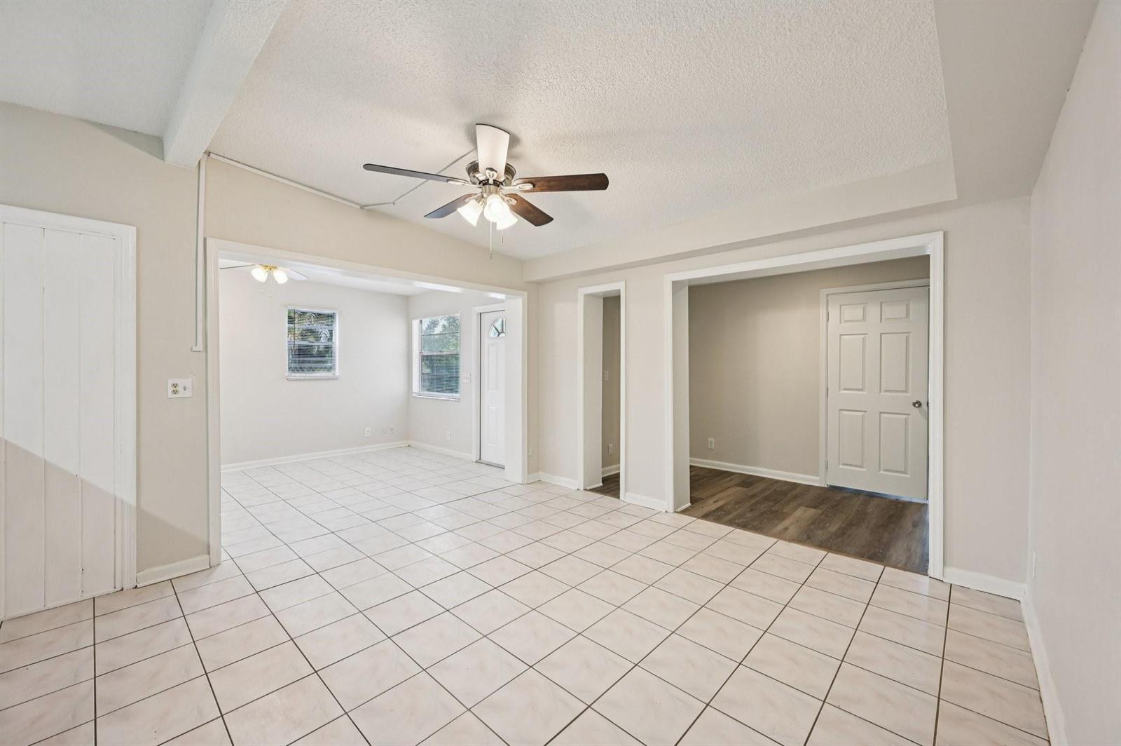 5618 Cinnamon Drive, West Palm Beach FL 33415 photo 4