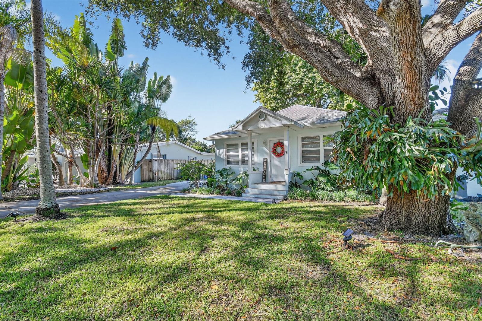 1511 S Palmway, FL 33460 photo 2