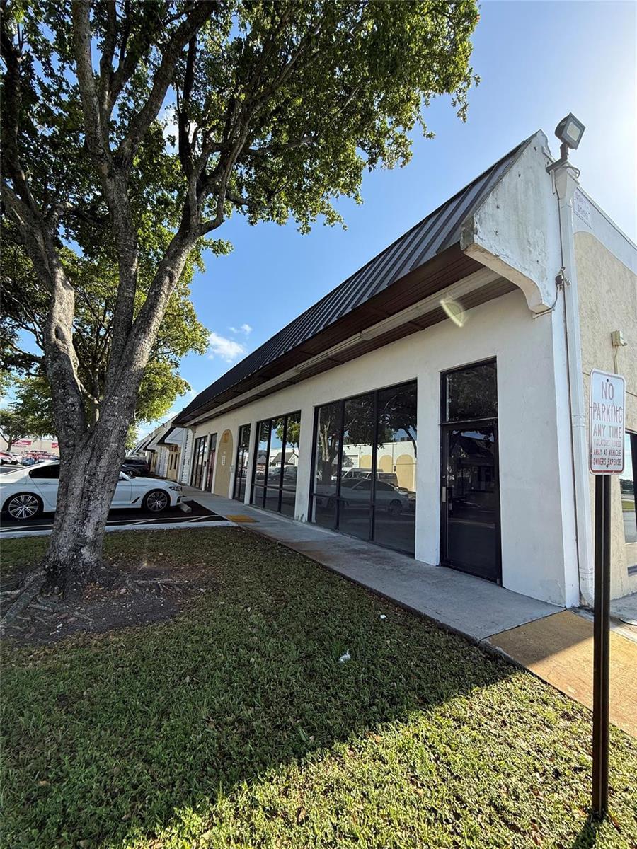 5853 SW 21st Street, West Park FL 33023 photo 2