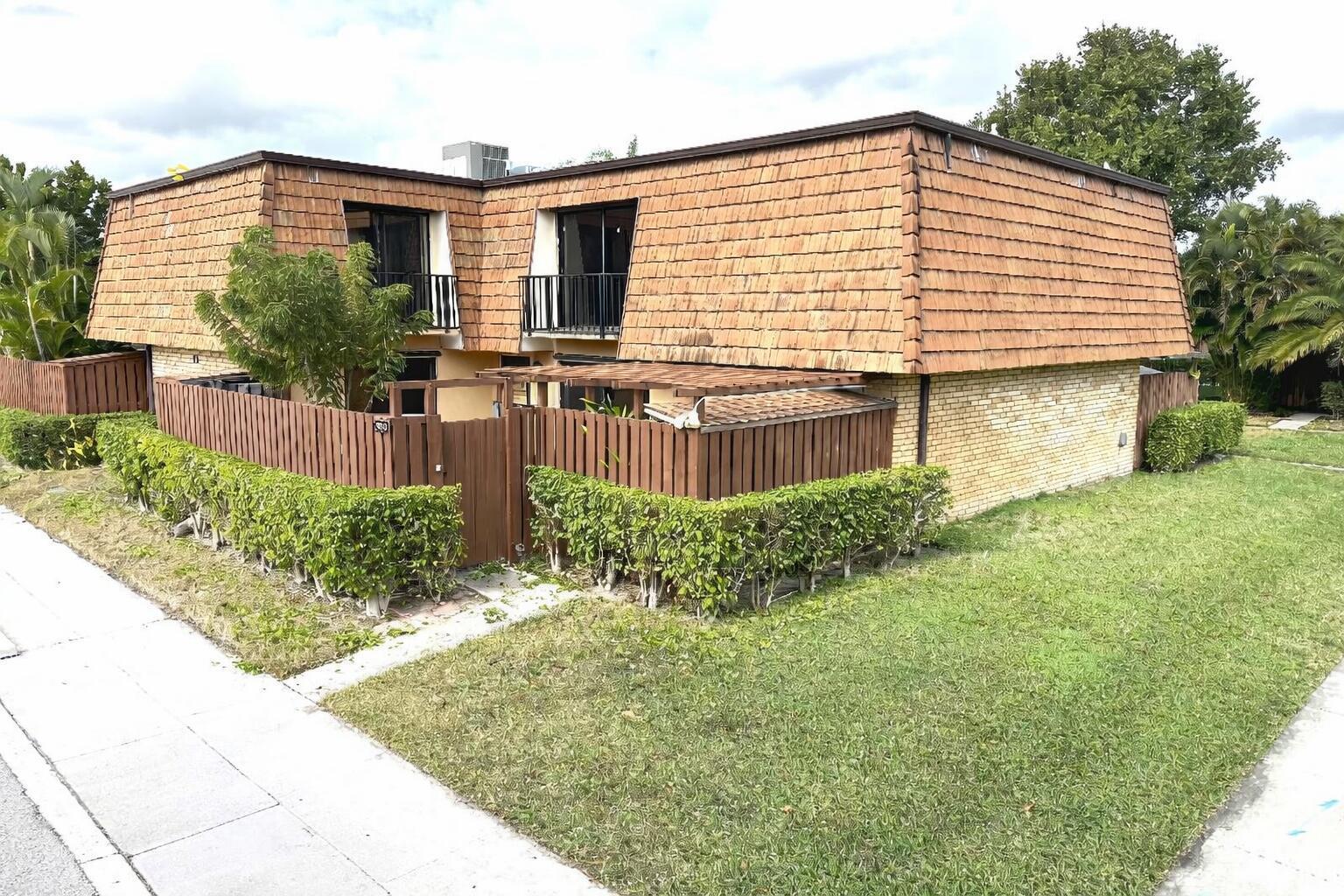 1006 10th Lane, FL 33463