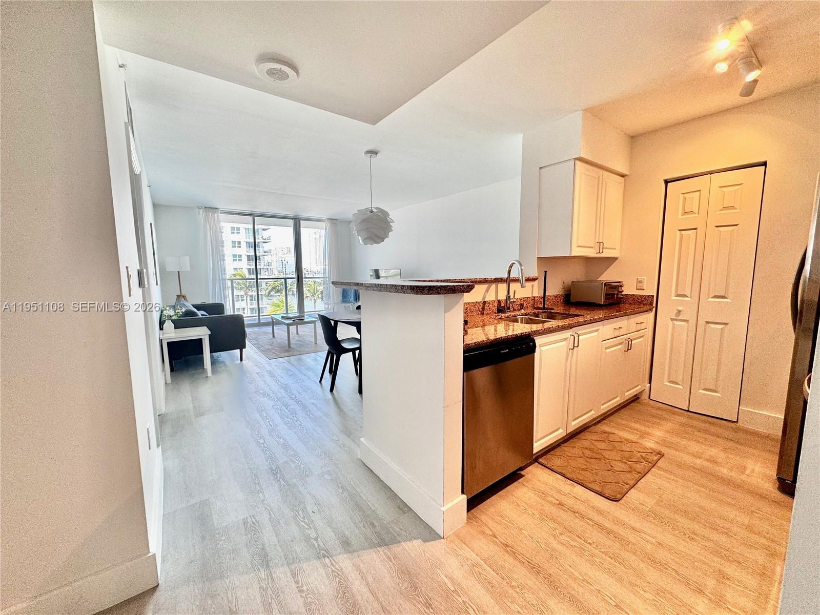 1155 Brickell Bay Dr # 906, Miami FL 33131 photo 2