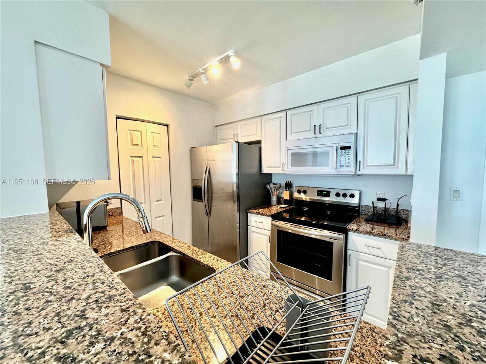 1155 Brickell Bay Dr # 906, Miami FL 33131 photo 3