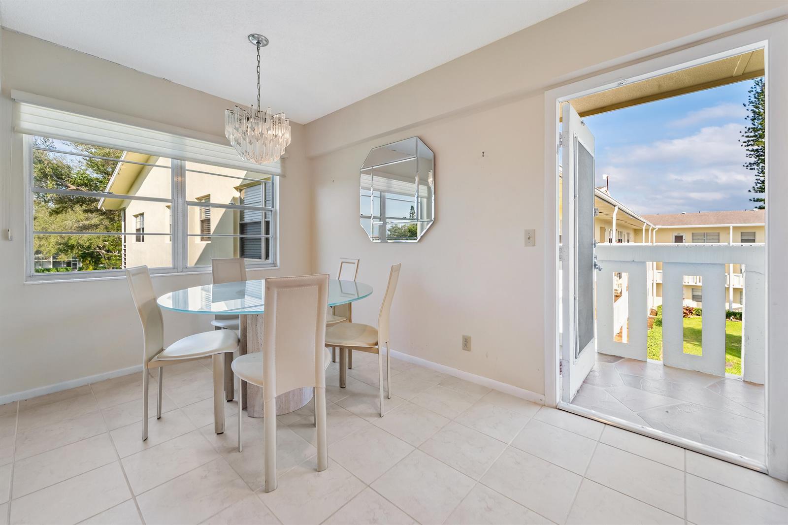 200 Dorset E, Boca Raton FL 33434 photo 2