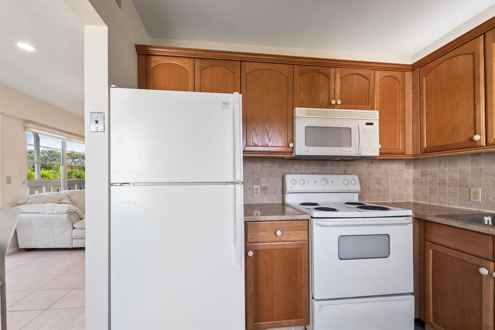 200 Dorset E, Boca Raton FL 33434 photo 5