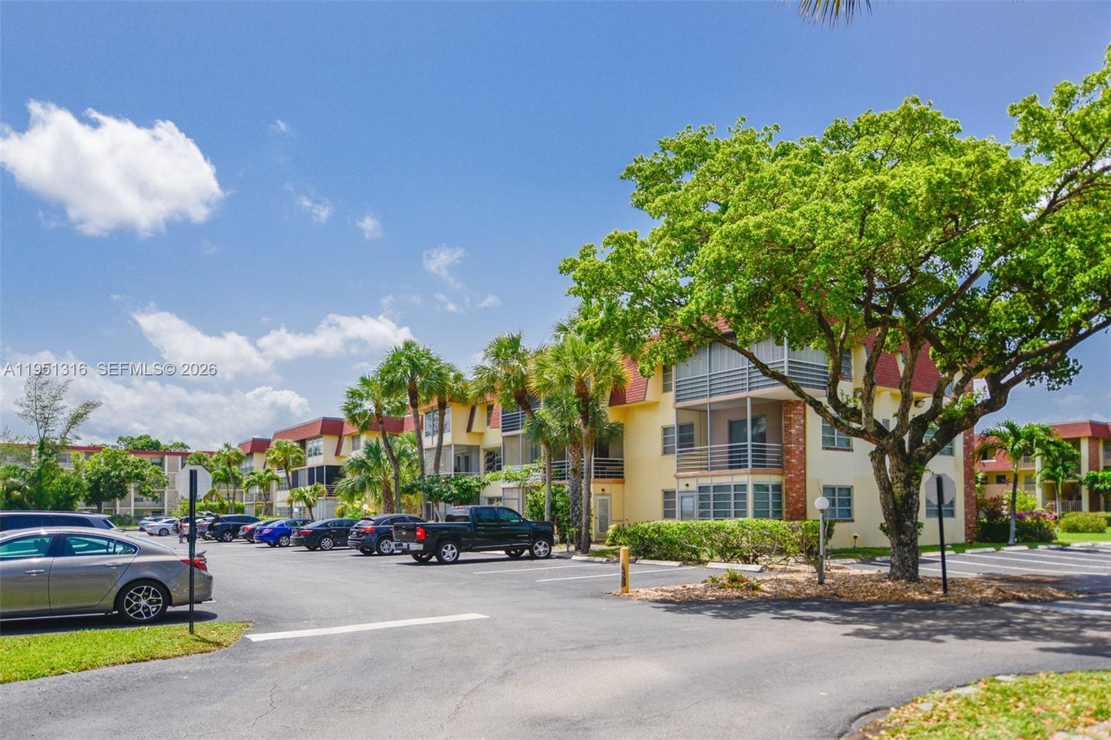 3071 NW 47th Ter # 321, Lauderdale Lakes FL 33313 photo 2
