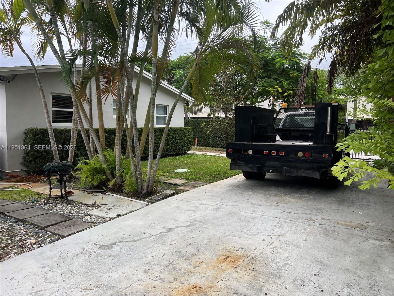 4250 SW 71st Ave, Miami FL 33155