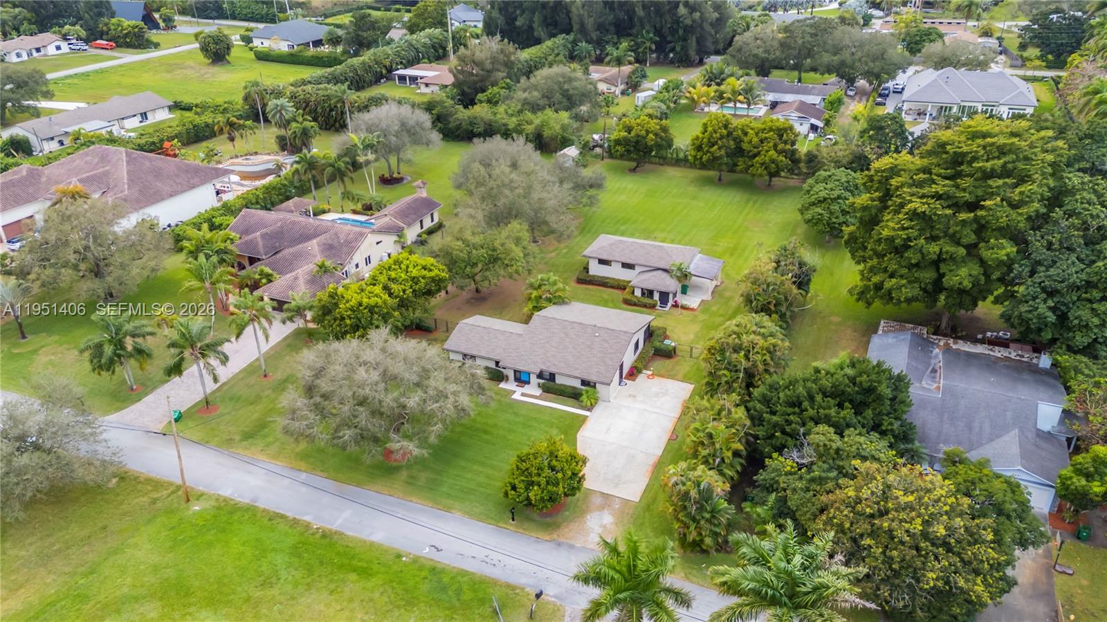 2751 SW 137th Ter, Davie FL 33330 photo 2