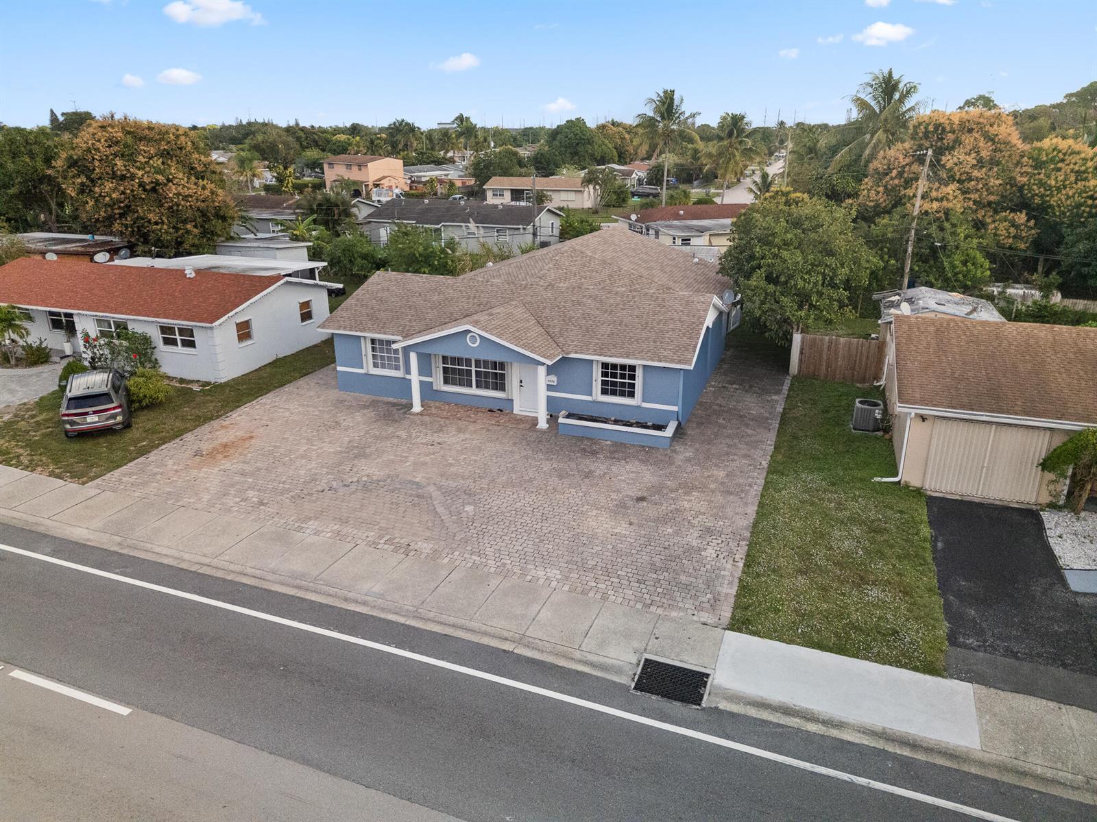 5772 N Haverhill Road N, West Palm Beach FL 33407 photo 2