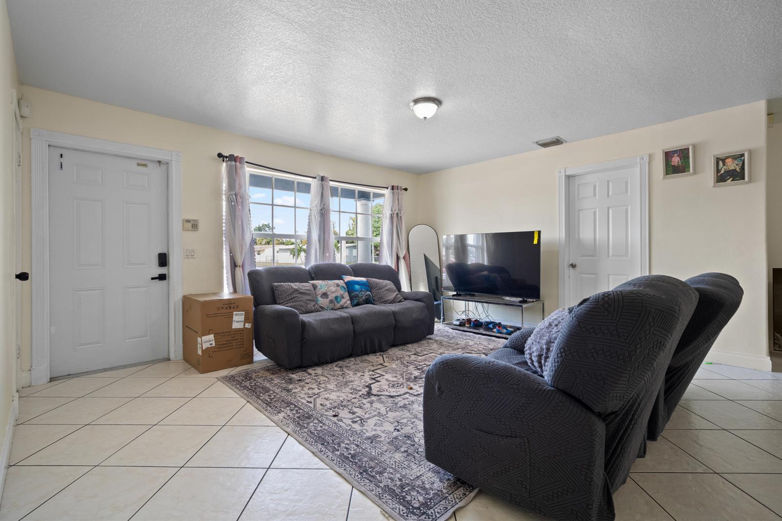 5772 N Haverhill Road N, West Palm Beach FL 33407 photo 5