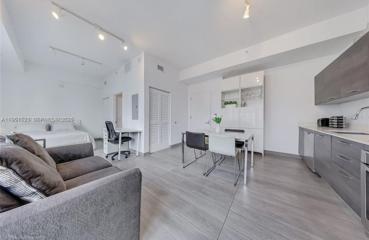 151 SE 1st St # 1706, Miami FL 33131 photo 4