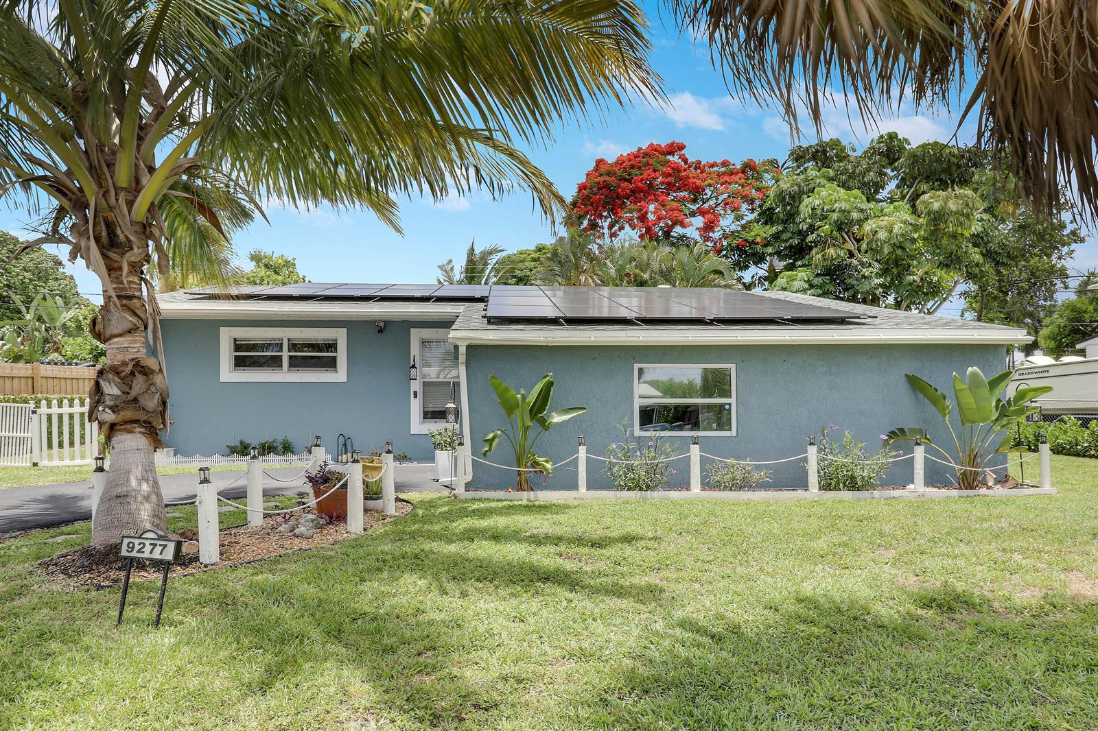 9277 Bloomfield Drive, Palm Beach Gardens FL 33410 photo 2