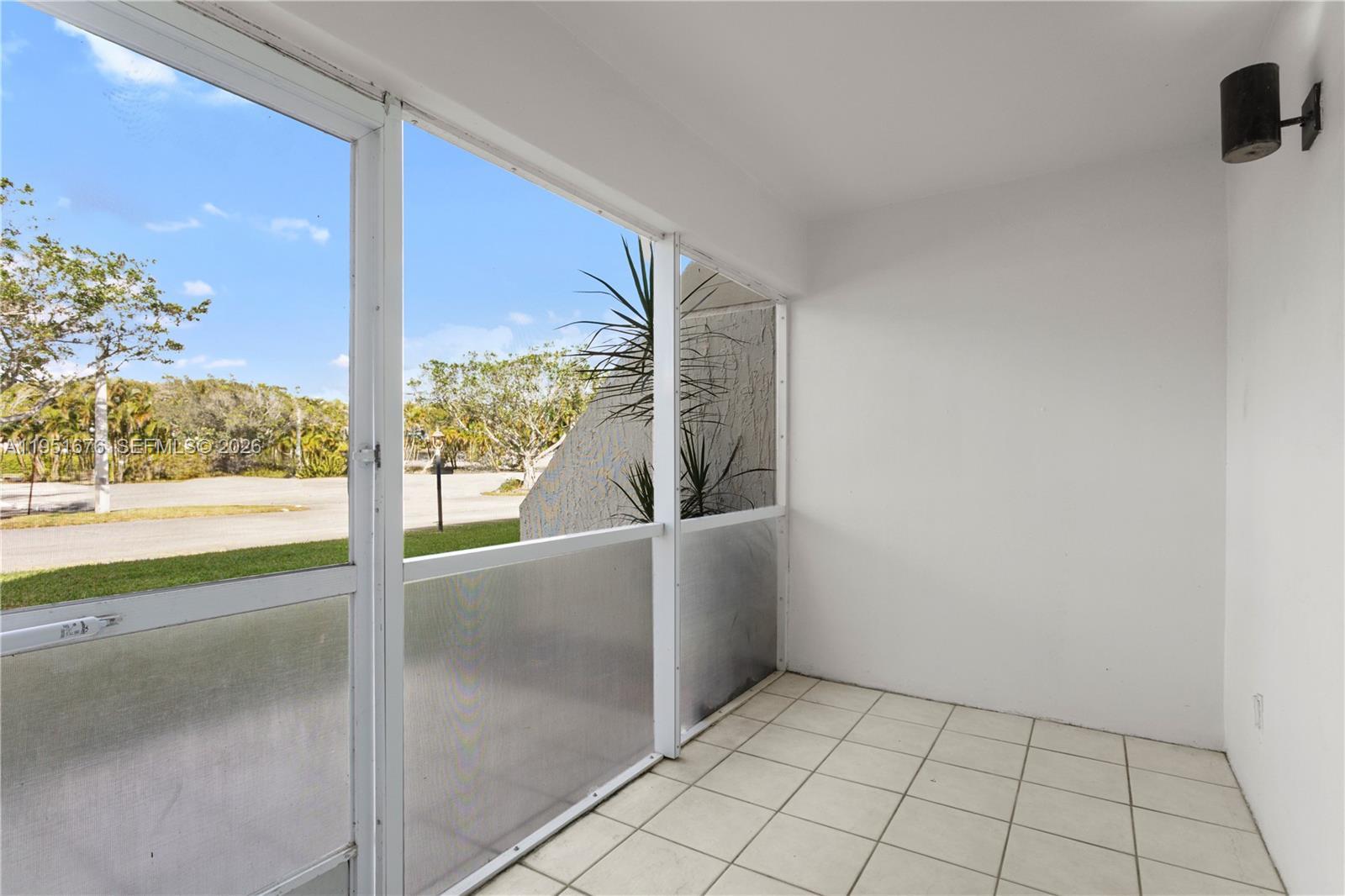 100 Lakeview Dr # 108, Weston FL 33326 photo 3