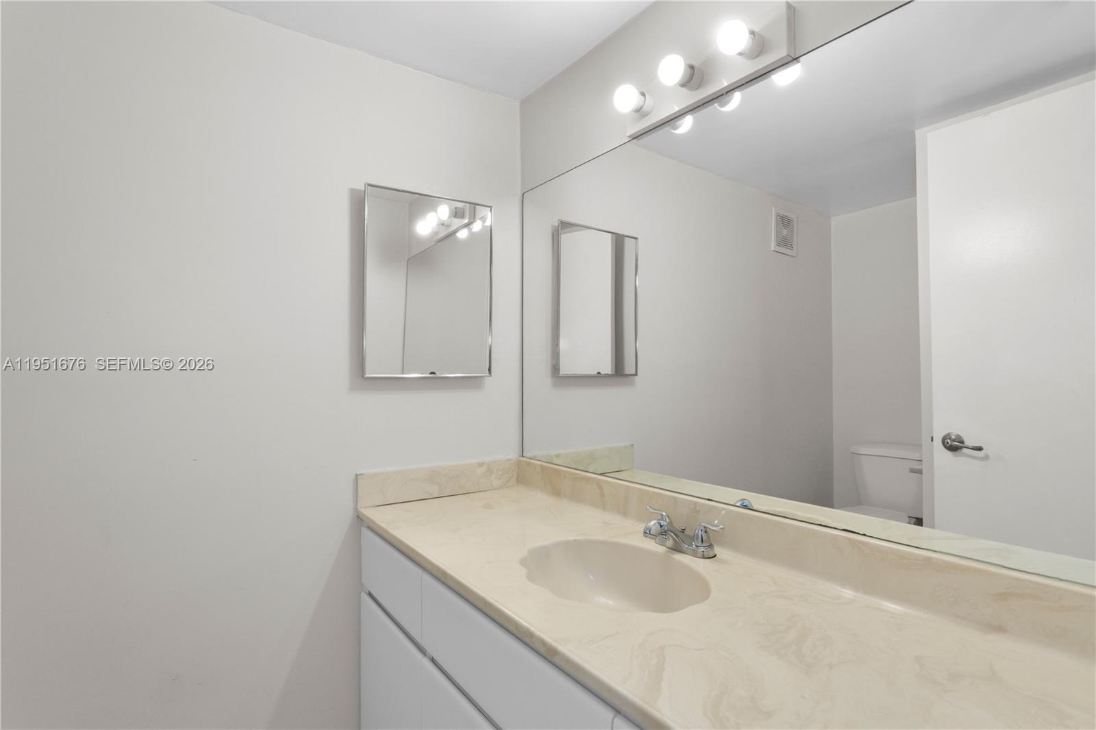 100 Lakeview Dr # 108, Weston FL 33326 photo 4