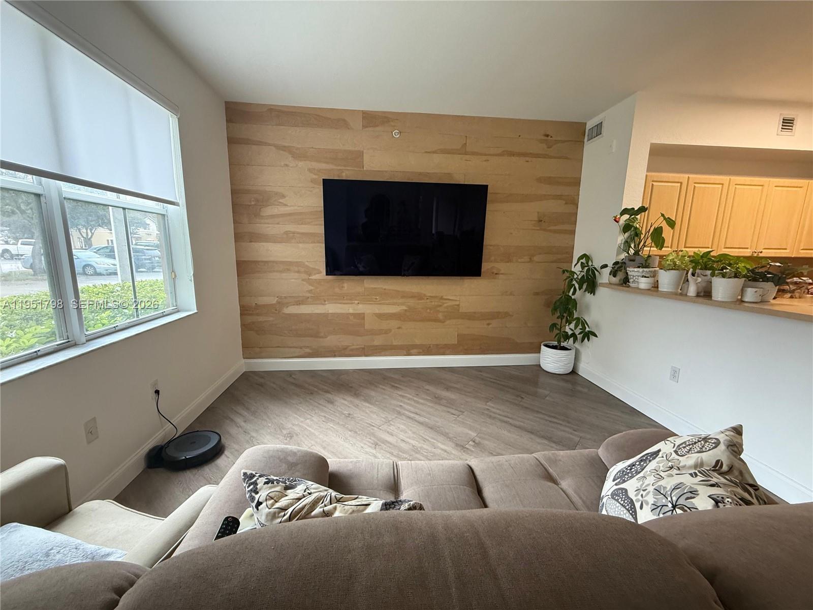 8826 W Flagler St # 112, Miami FL 33174