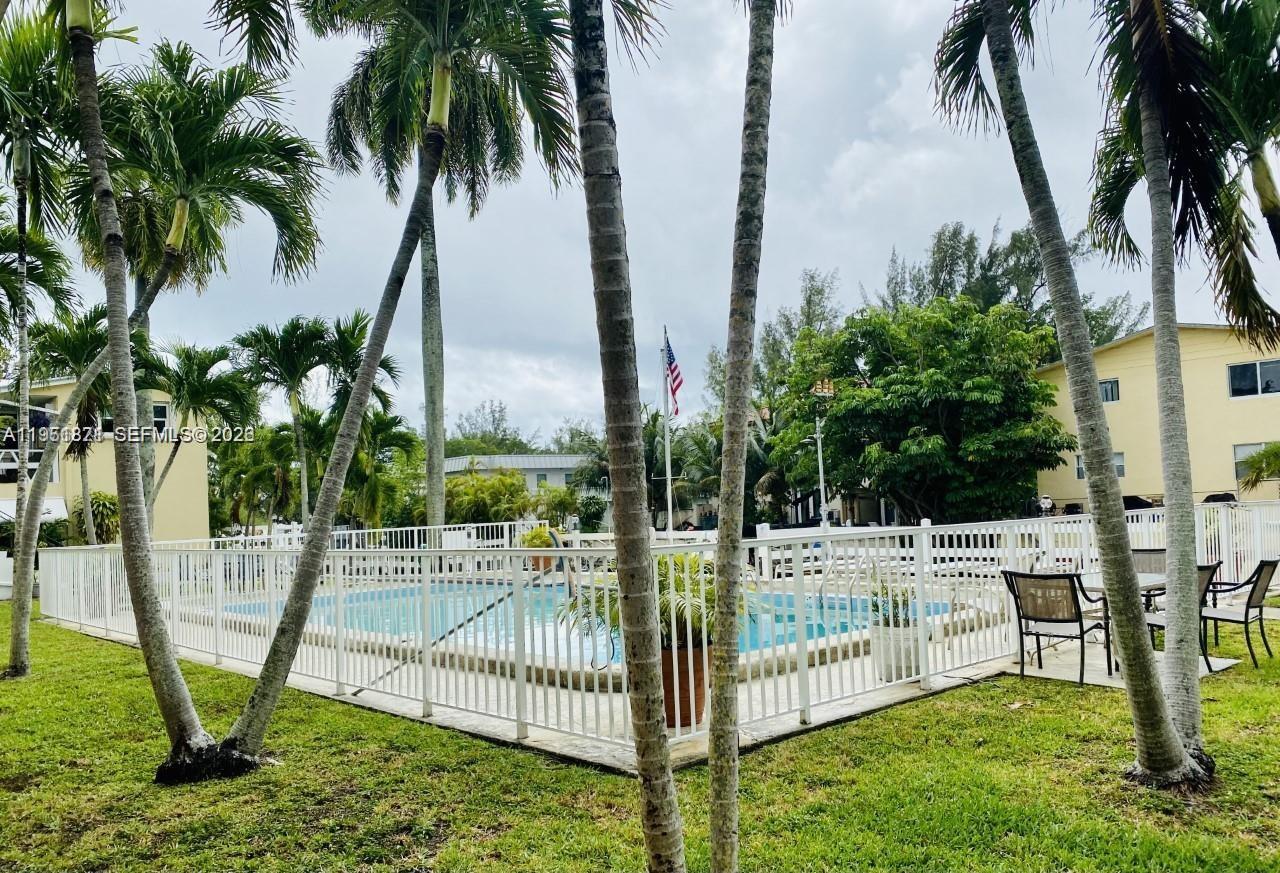 North Miami, FL 33181 photo 4