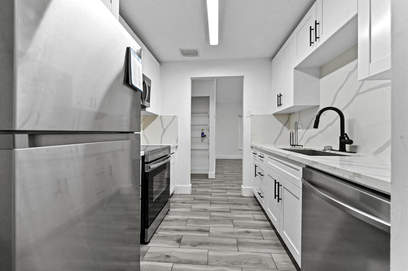 1390 Summit Run Circle, West Palm Beach FL 33415 photo 3