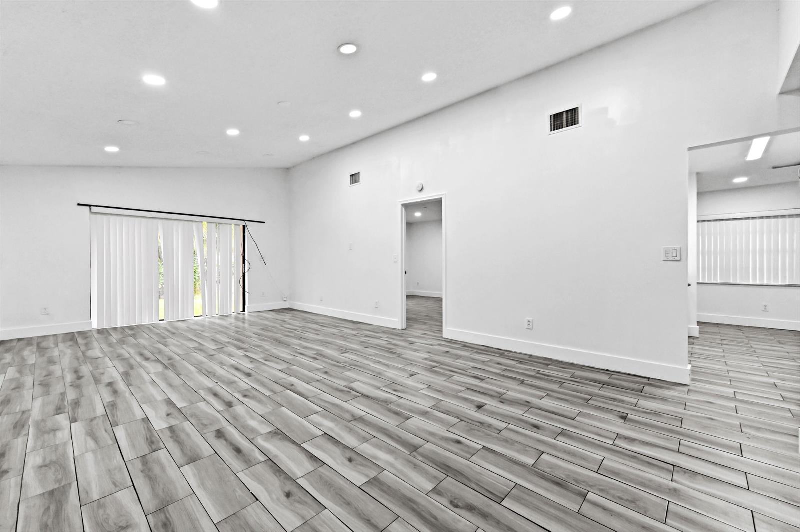 1390 Summit Run Circle, West Palm Beach FL 33415 photo 4
