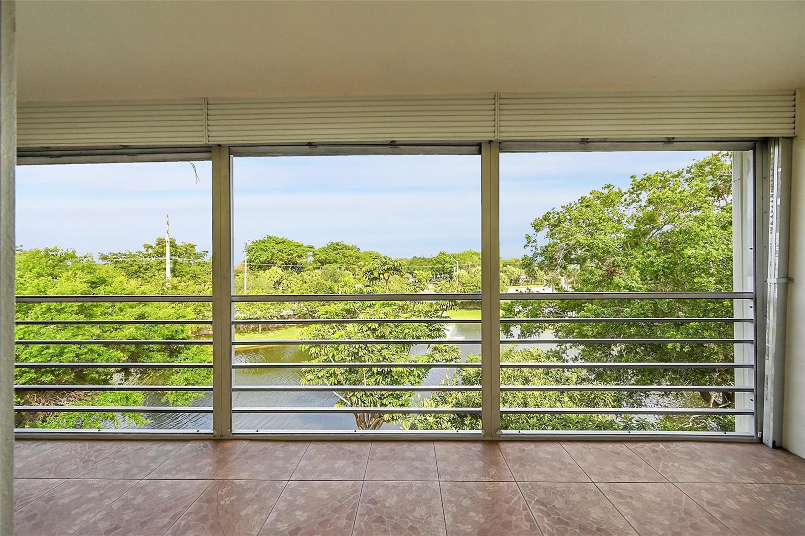 2502 Antigua Terrace # J4, Coconut Creek FL 33066