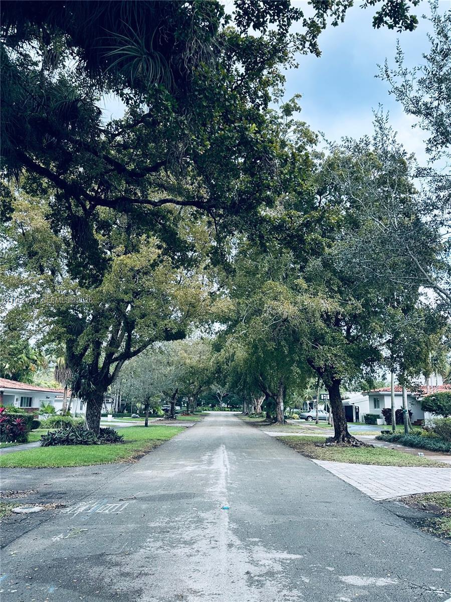 1430 N Baracoa Ave, Coral Gables FL 33146 photo 2