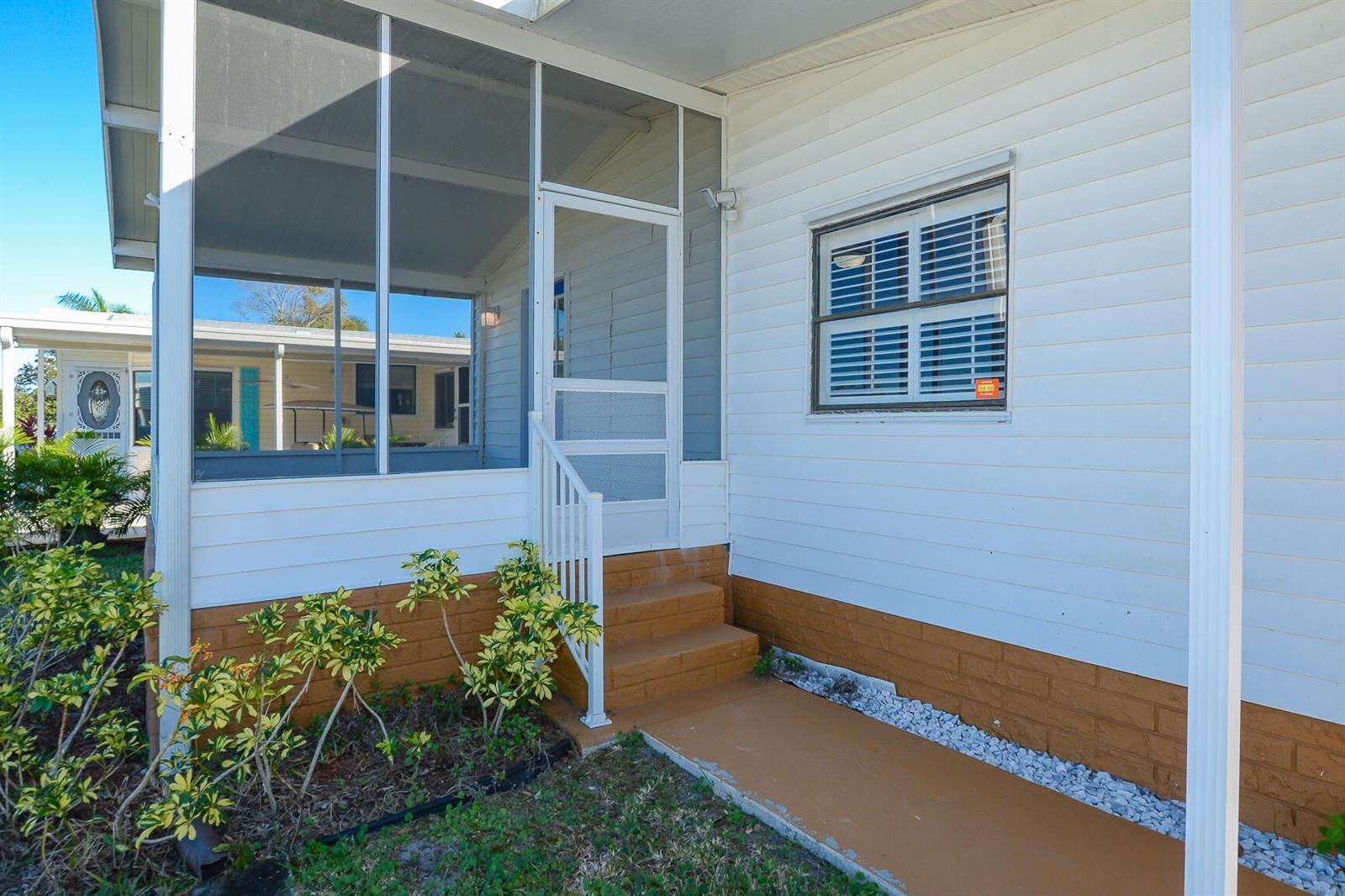 522 Hemingway Terrace, Fort Pierce FL 34982 photo 2