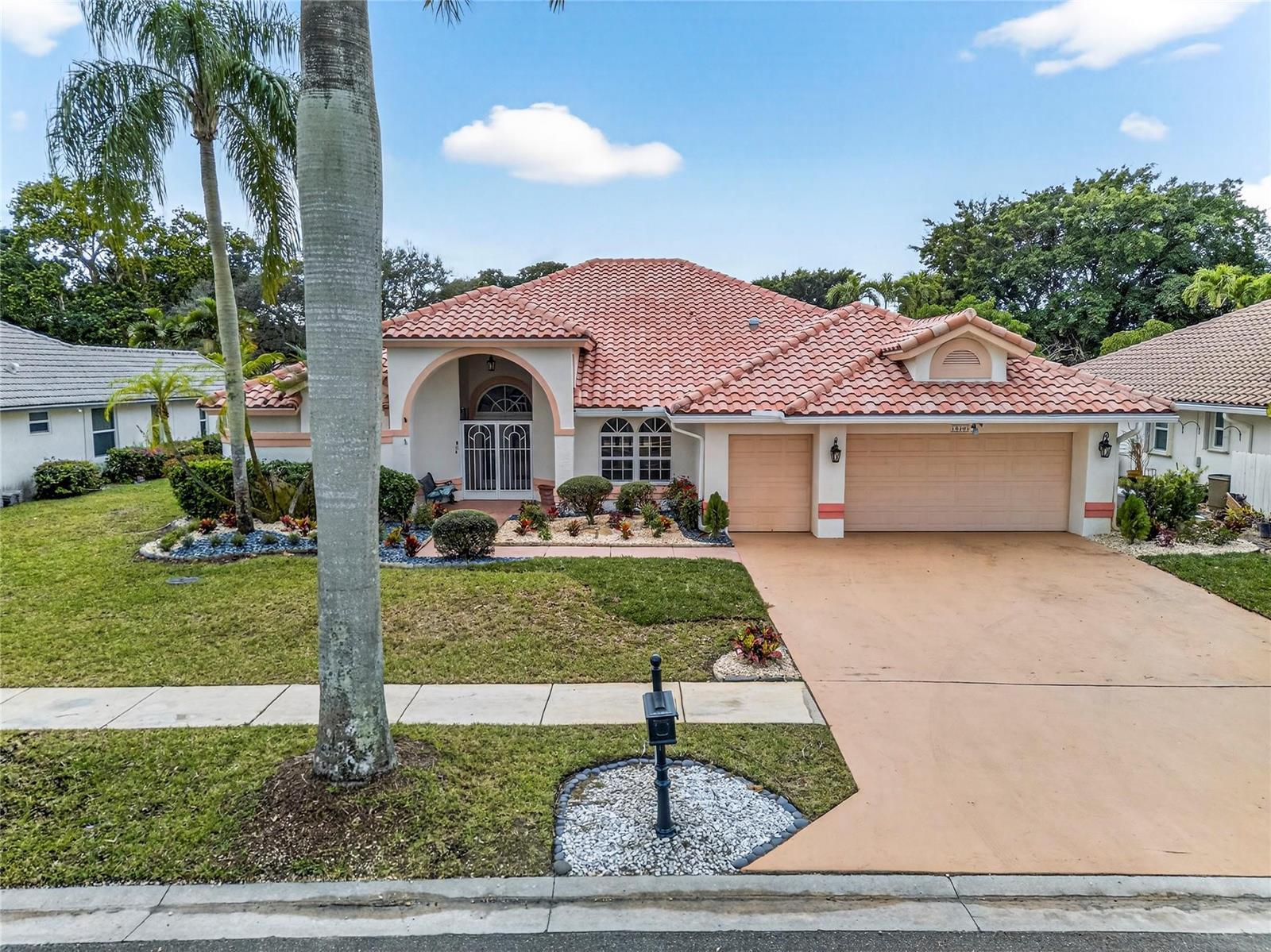 10405 Canoe Brook Circle, Boca Raton FL 33498 photo 2