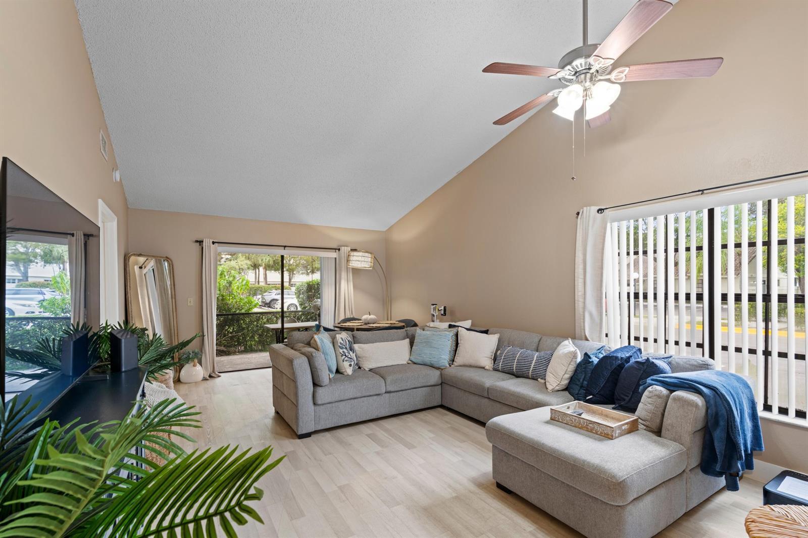 492 Hardwood Place, Boca Raton FL 33431 photo 3