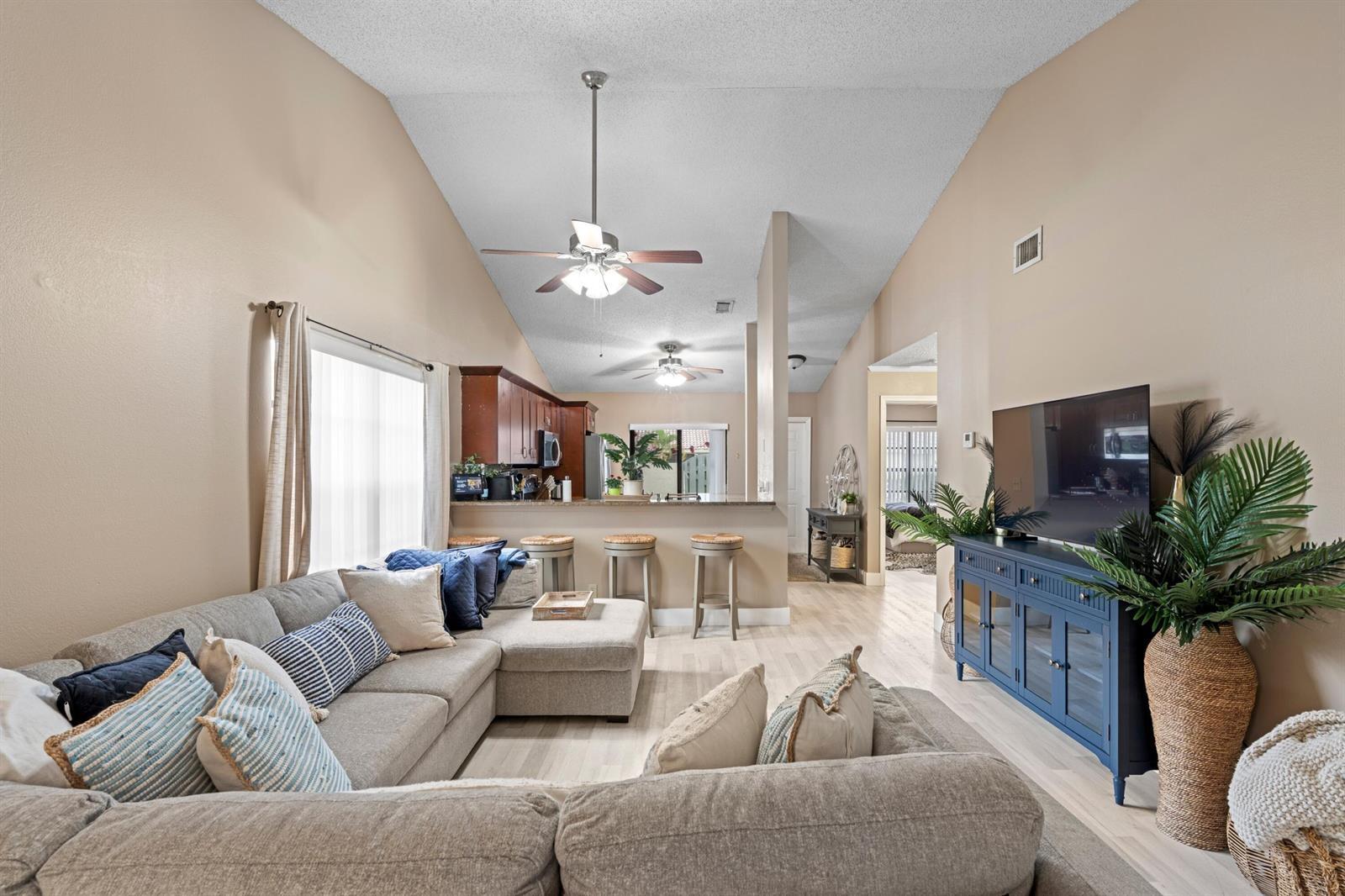 492 Hardwood Place, Boca Raton FL 33431 photo 4