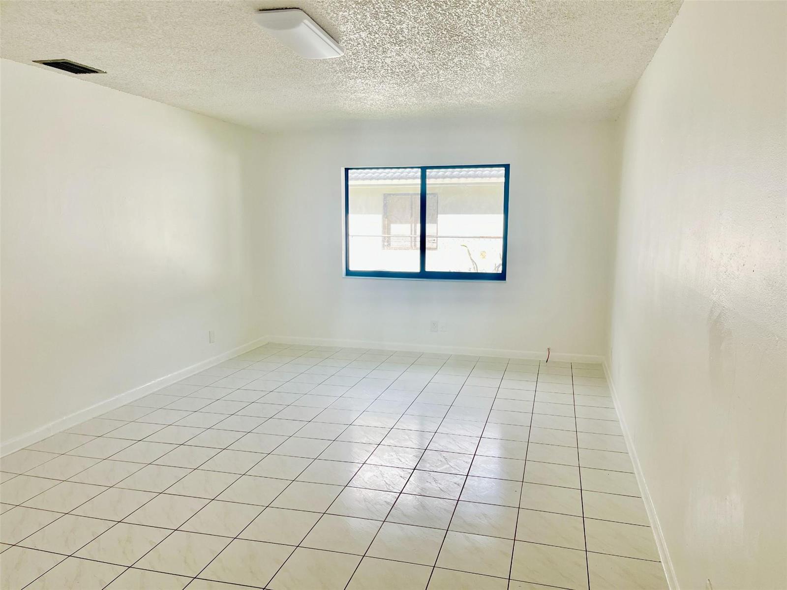 4104 NW 114th Avenue, Coral Springs FL 33065 photo 2