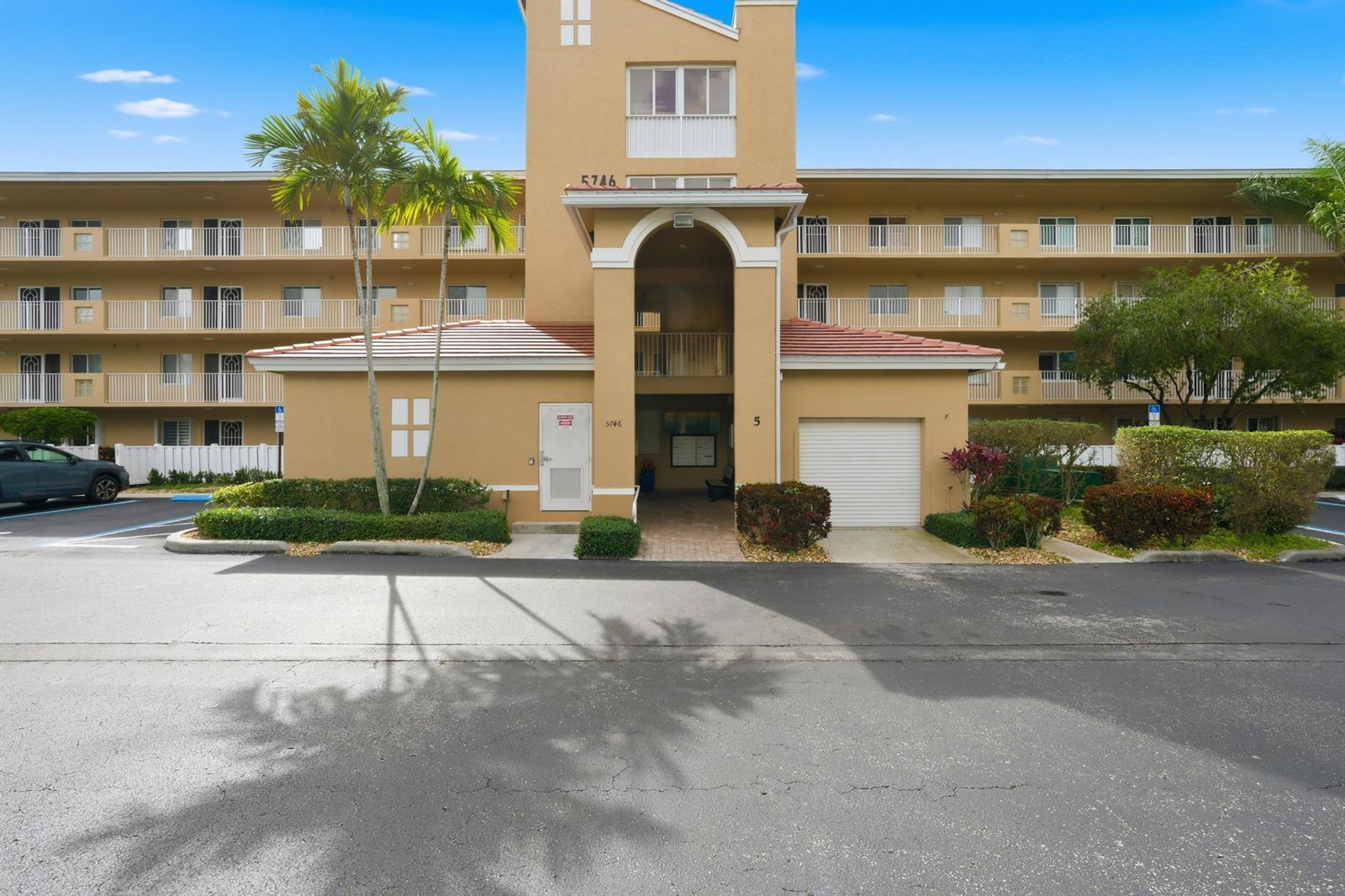 5746 Crystal Shores Drive # 307, Boynton Beach FL 33437