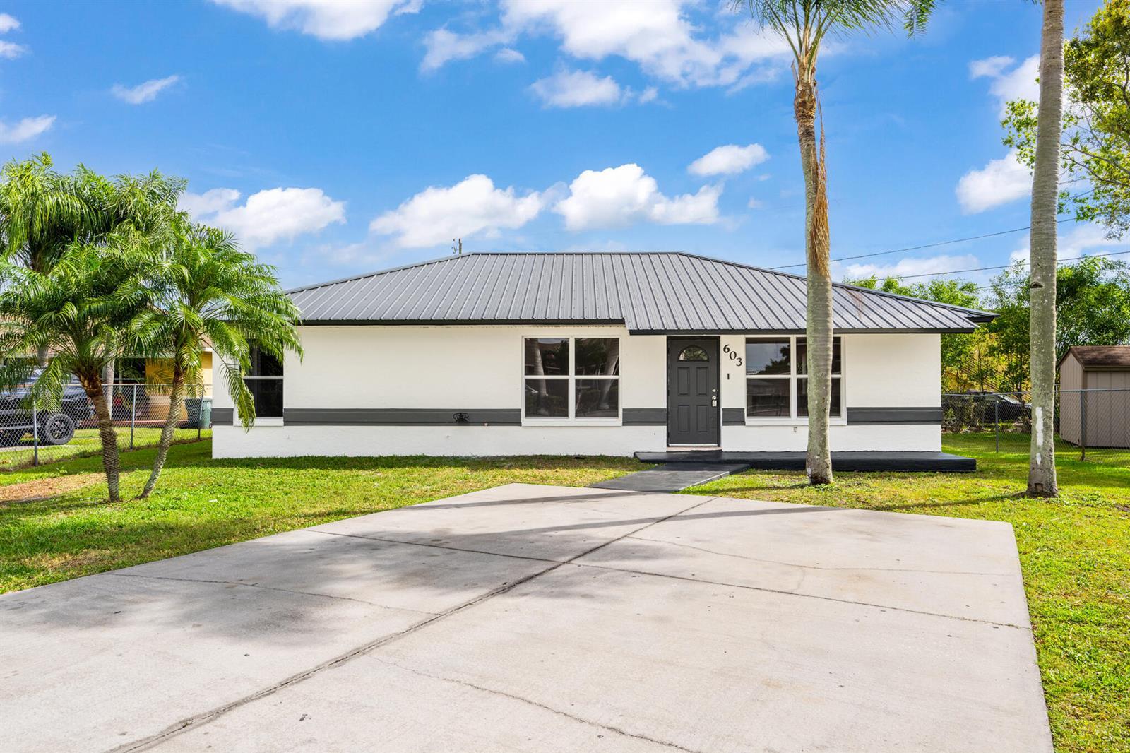 603 SW 10th Street, Belle Glade FL 33430 photo 2