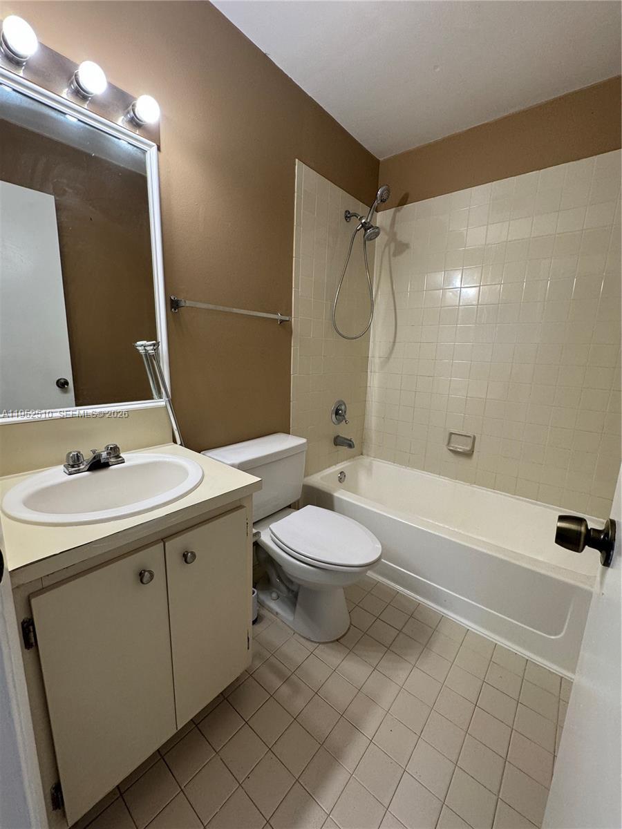 7235 NW 179th St # 311, Hialeah FL 33015 photo 2