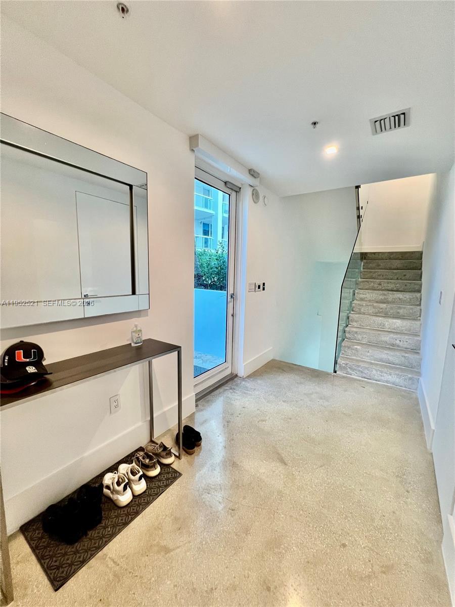 50 S Pointe Dr, Miami Beach FL 33139 photo 2