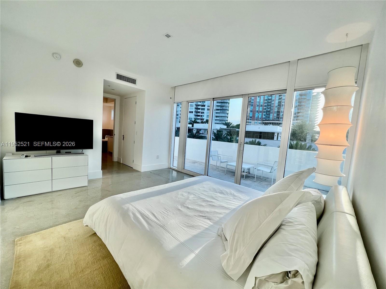 50 S Pointe Dr, Miami Beach FL 33139 photo 4