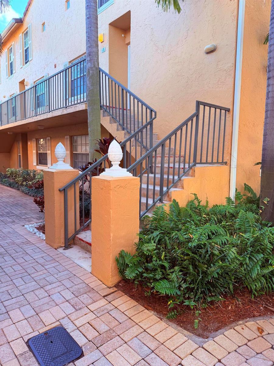 1040 Lake Shore Drive # 204, Lake Park FL 33403