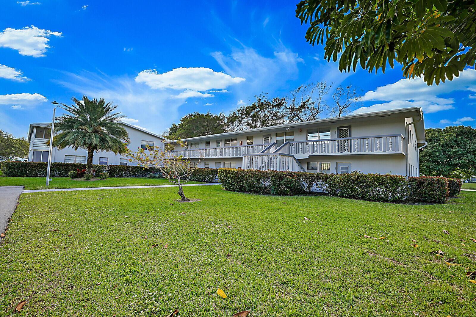 134 Lyndhurst F # 134, Deerfield Beach FL 33442 photo 3