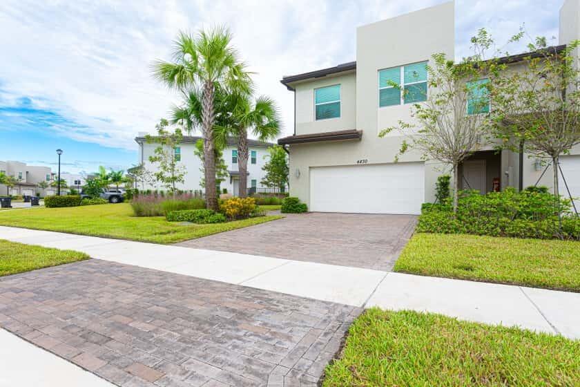 4830 Navali Drive, Lake Worth FL 33467 photo 2