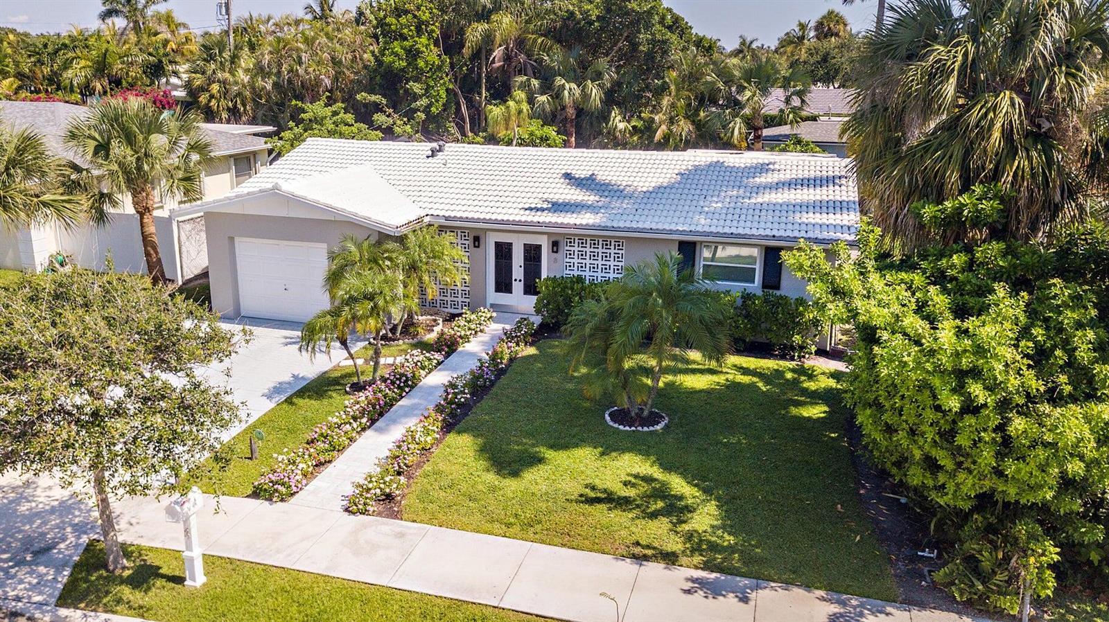 8 Wellesley Drive, FL 33460 photo 2