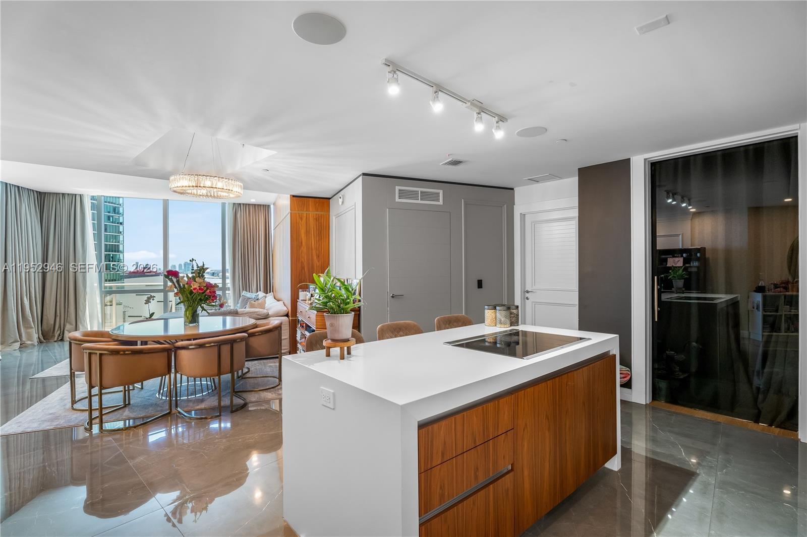 851 NE 1st Avenue # 1409, Miami FL 33132 photo 2