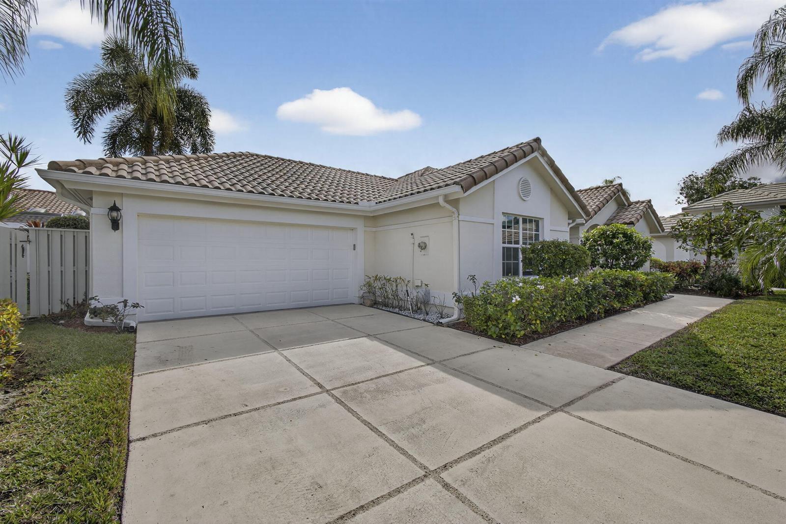 152 Eagleton Court, Palm Beach Gardens FL 33418 photo 3
