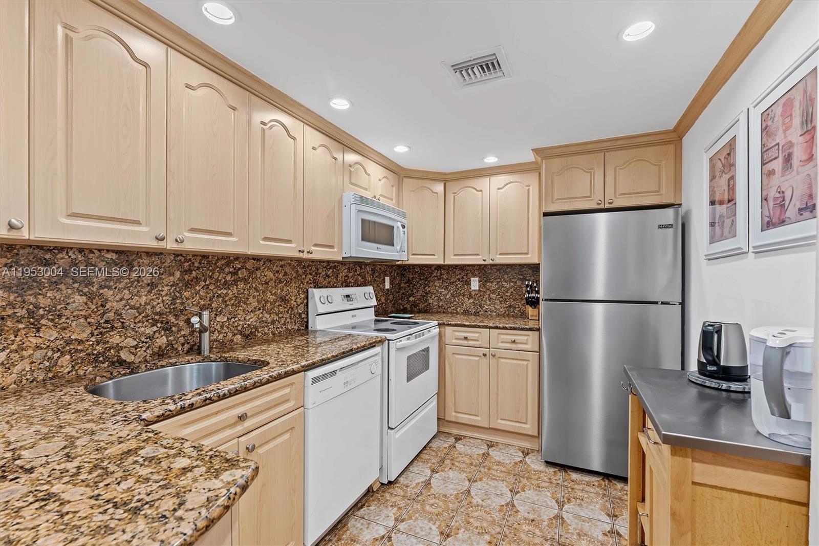 16465 NE 22nd Ave # 302, North Miami Beach FL 33160 photo 4