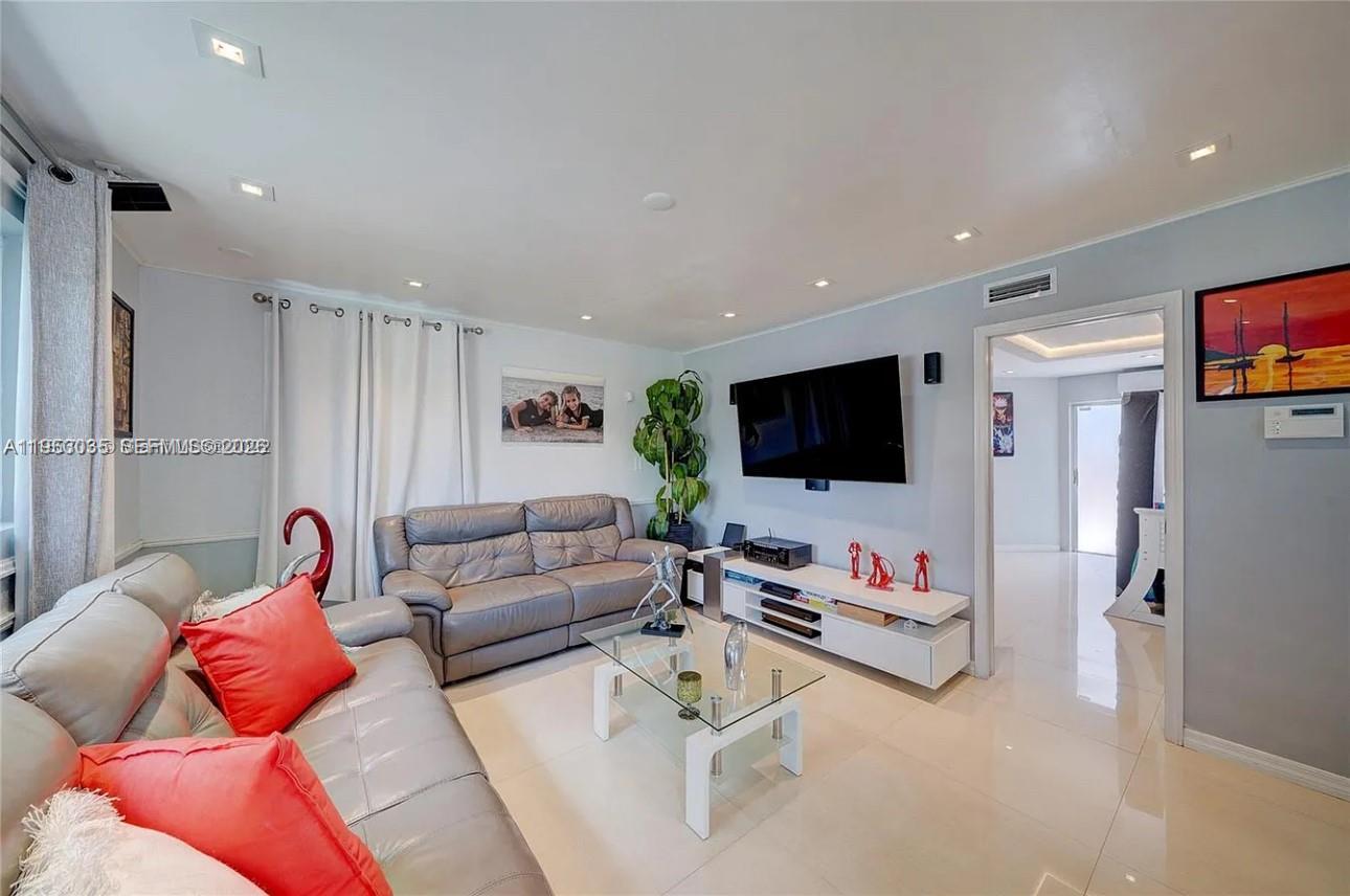 801 E 16th Pl, Hialeah FL 33010 photo 2