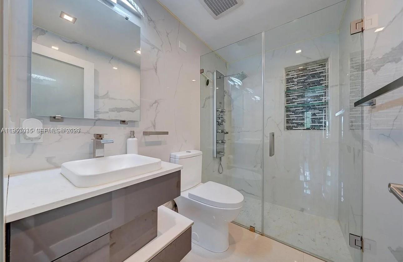 801 E 16th Pl, Hialeah FL 33010 photo 3