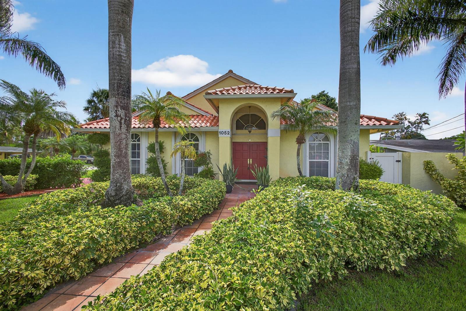 1052 W Shore Drive, West Palm Beach FL 33406 photo 2