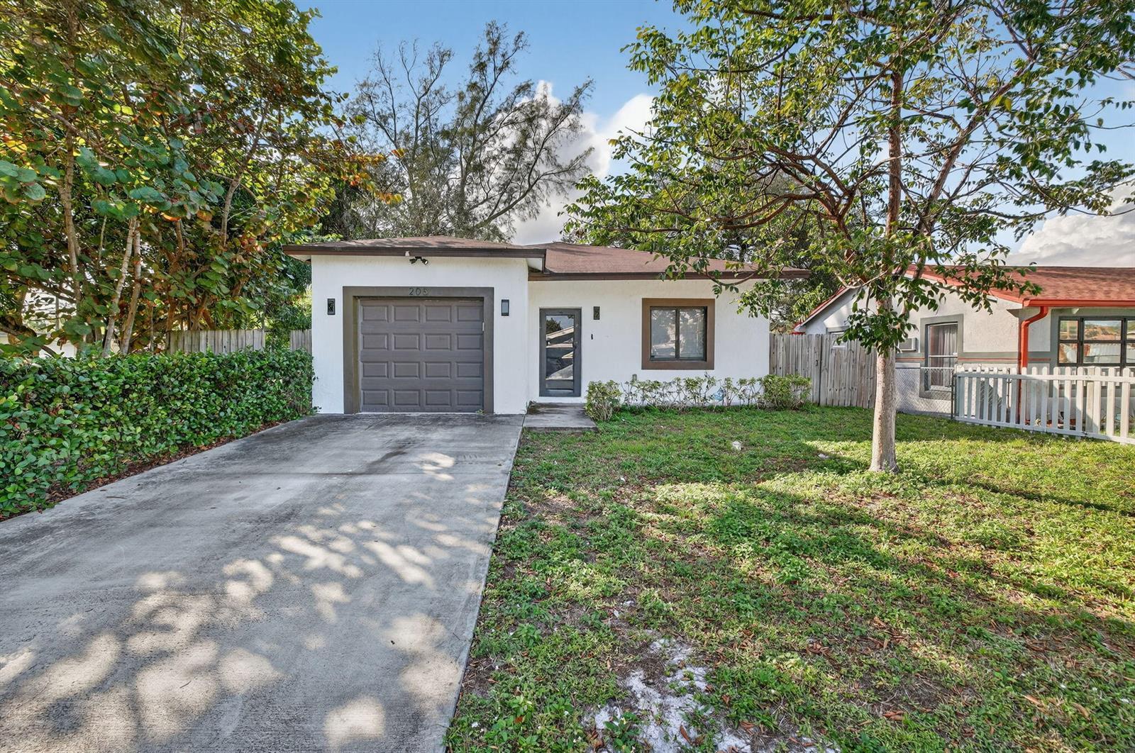 205 NW 27th Terrace, Fort Lauderdale FL 33311 photo 2