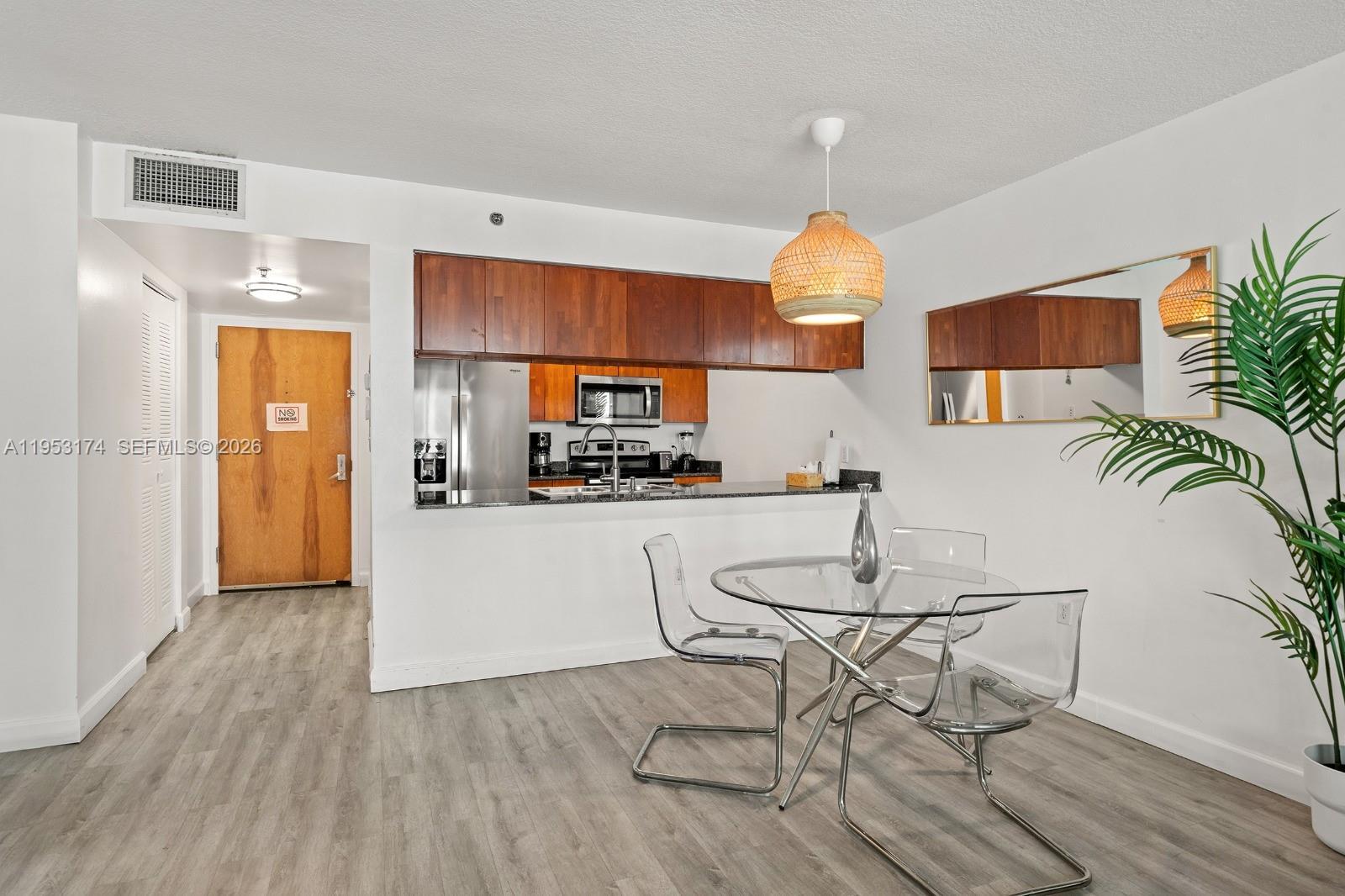 1200 Brickell Bay Dr # 2414, Miami FL 33131 photo 4