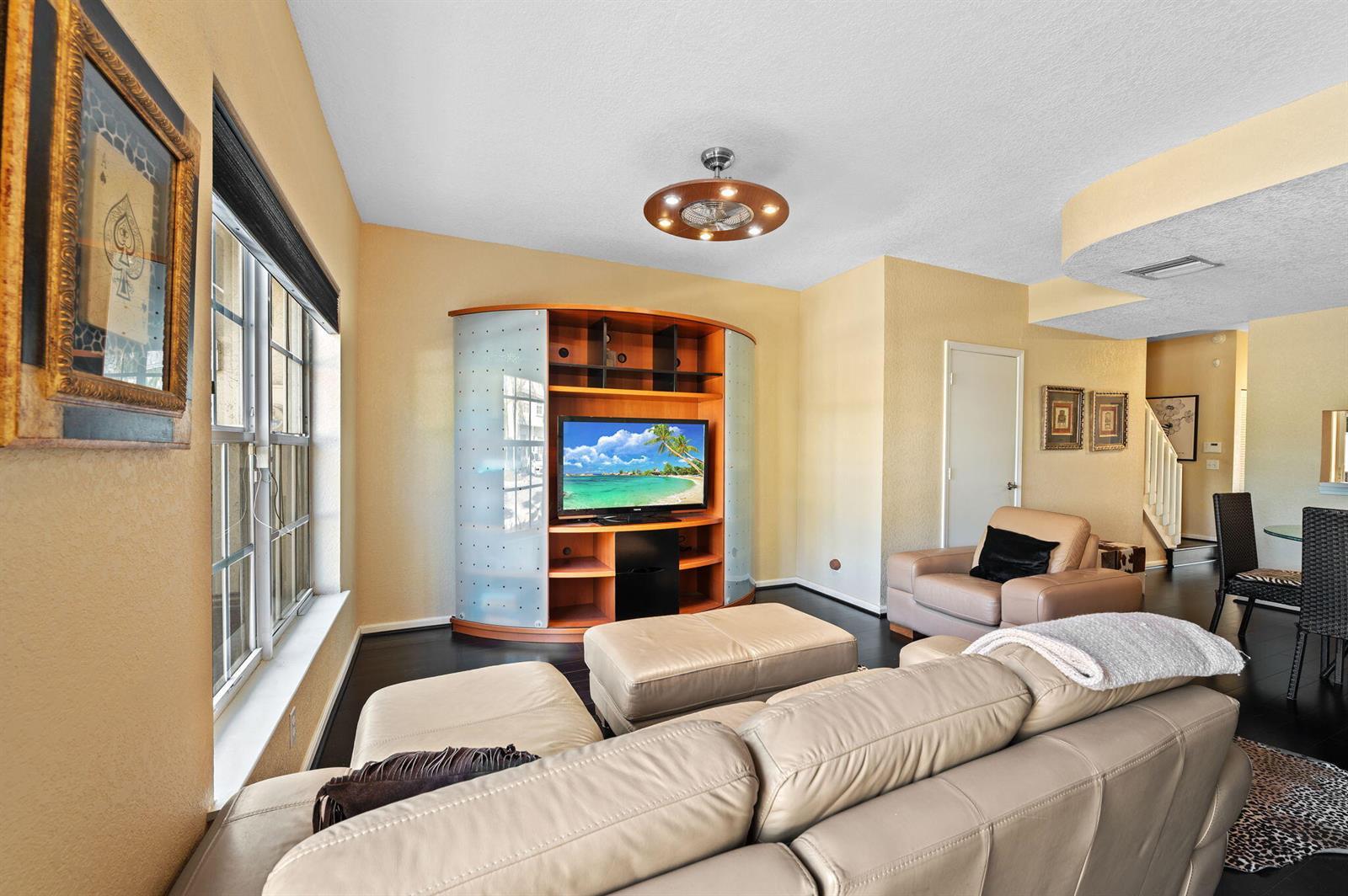 5628 NW 99th Lane, Coral Springs FL 33076 photo 4