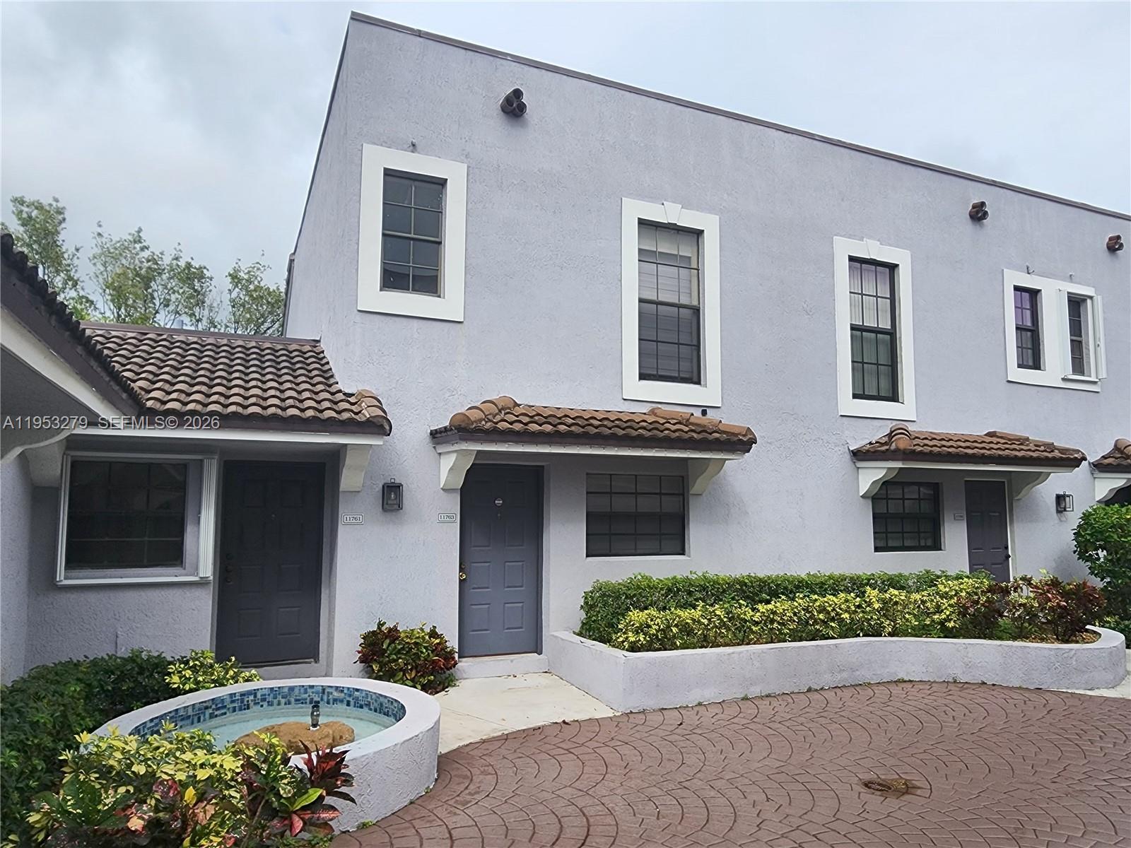 11763 NW 11th St, Pembroke Pines FL 33026 photo 2