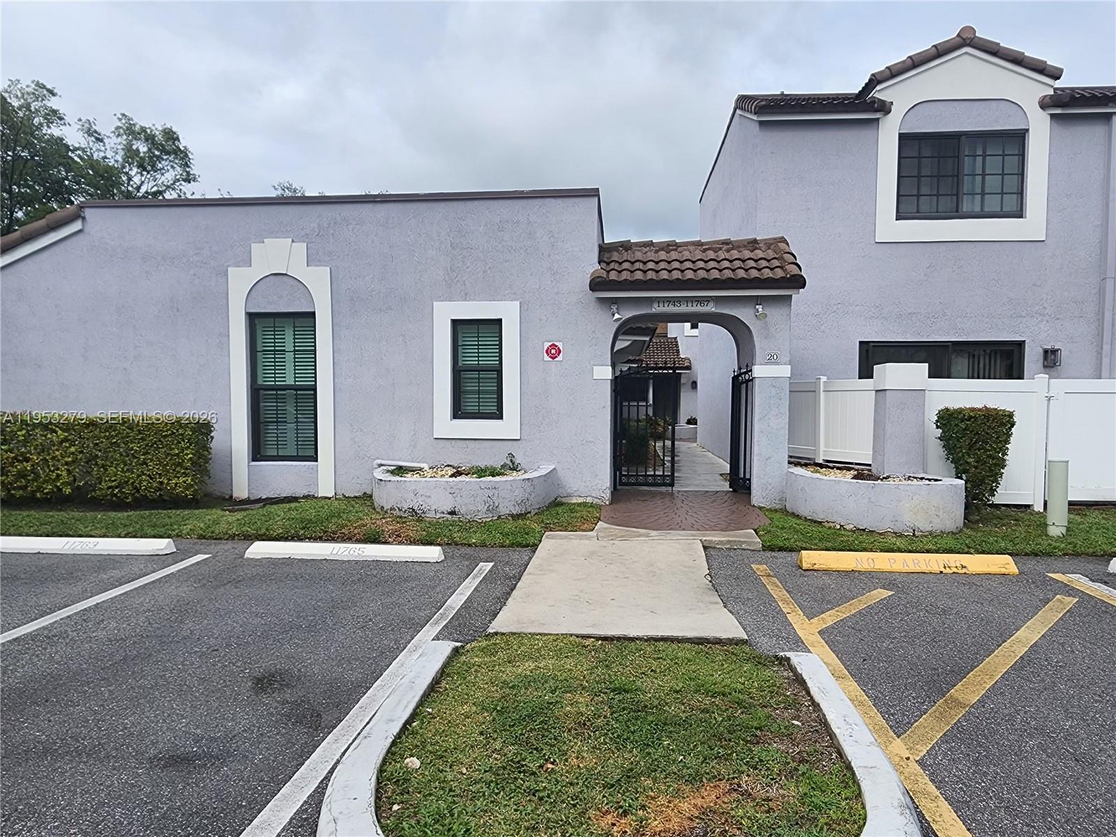 11763 NW 11th St, Pembroke Pines FL 33026