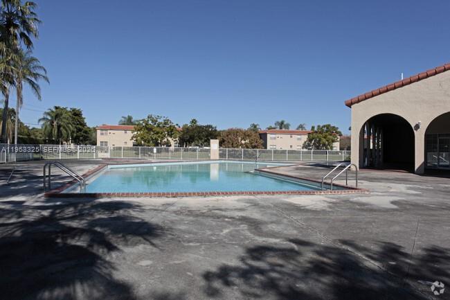 433 SW 86th Ave # 108, Pembroke Pines FL 33025 photo 3