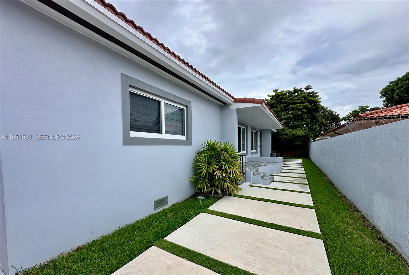 2722 SW 5th St, Miami FL 33135 photo 4